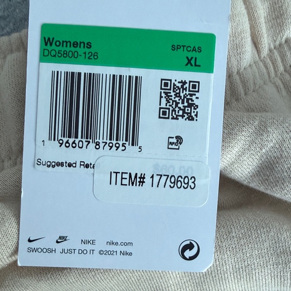 Nike Women's XL Mid Rise Oversized fit NWT - Picture 2 of 2